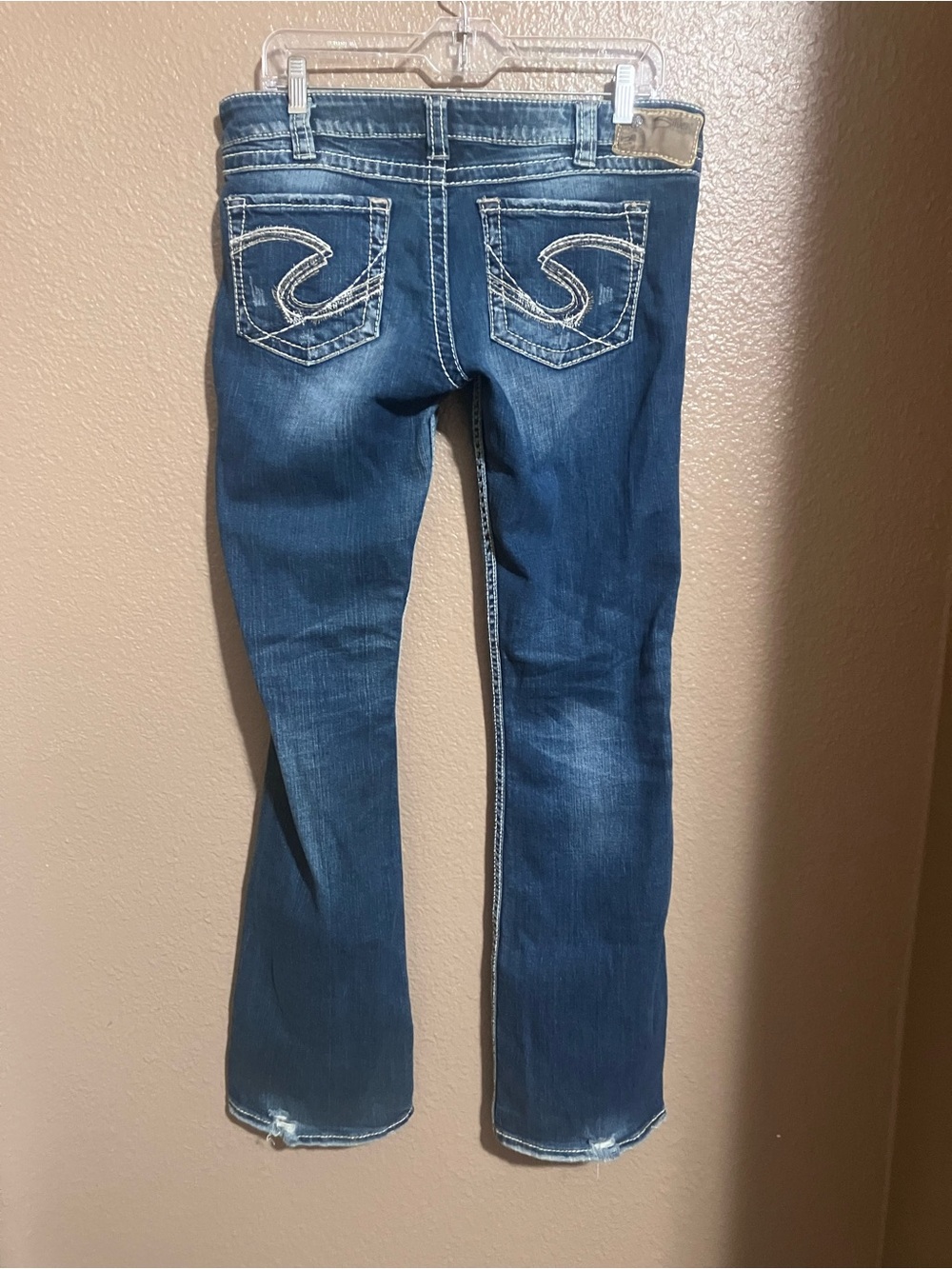 Silver Jeans Women’s Medium Blue Bootcut Jeans with Embroidered Pocket - Picture 3 of 5
